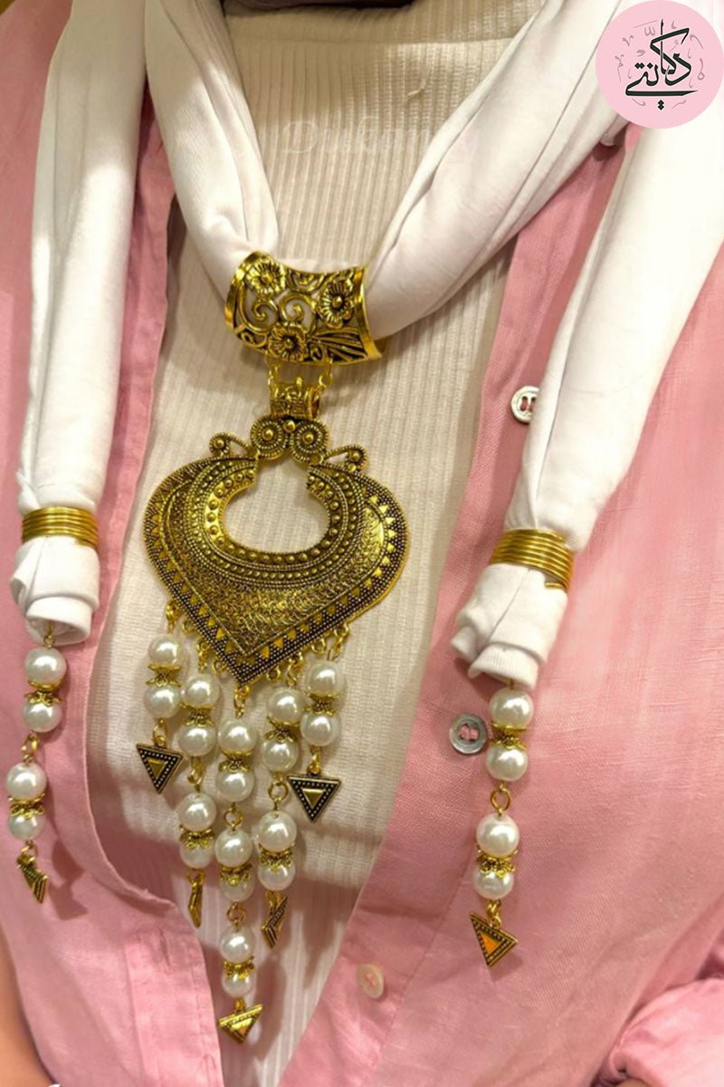 وشاح قلادة أبيض