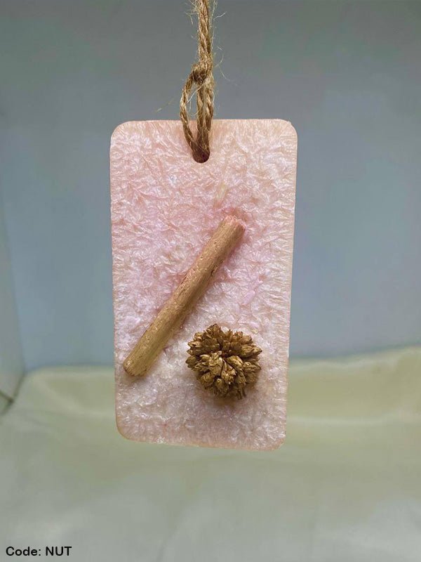 Oud Clothes Freshener Candle