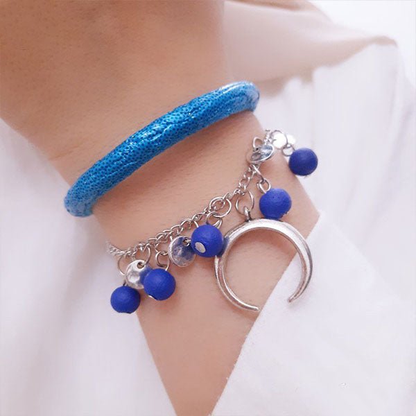 أساور ولاء الزرقاء