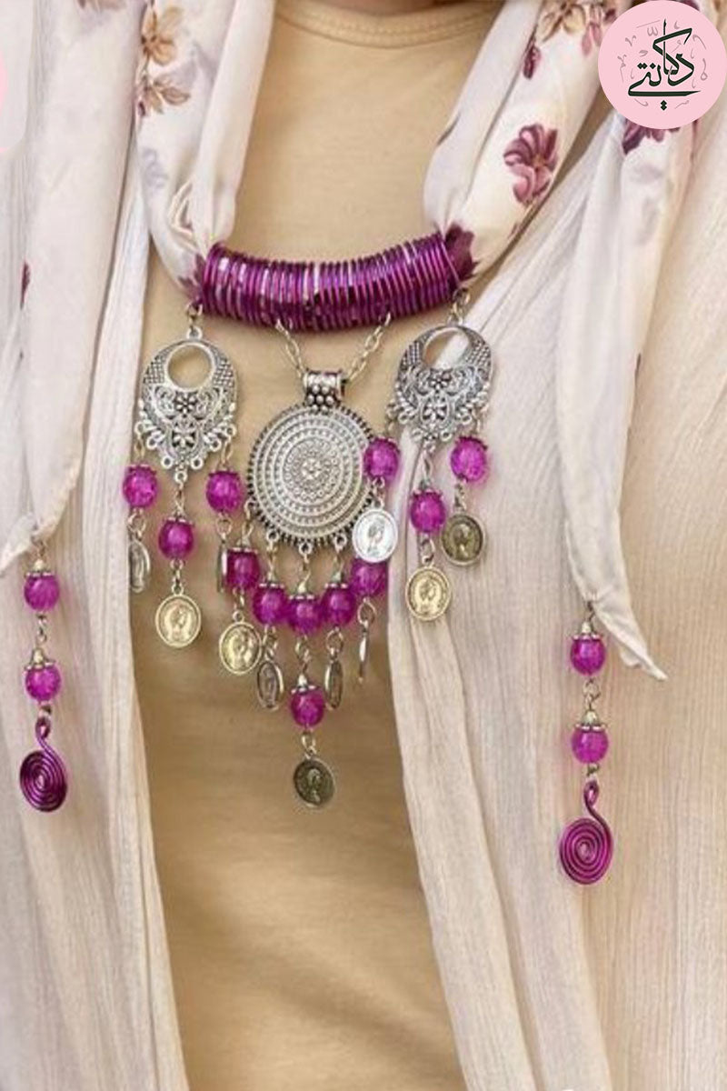 وشاح قلادة باللونين الأبيض والأرجواني