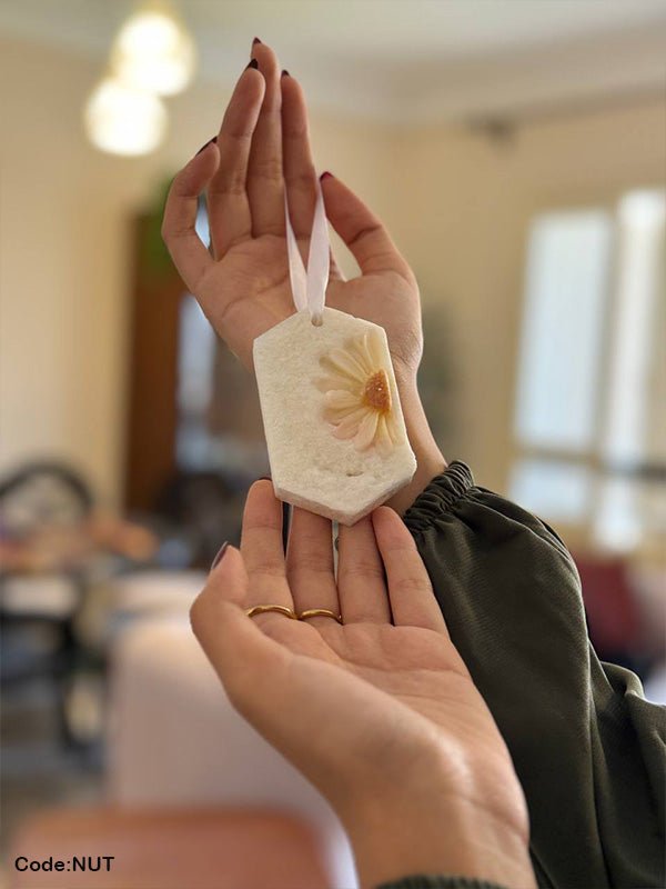 شمعة معطرة للملابس برائحة الزهور البيضاء