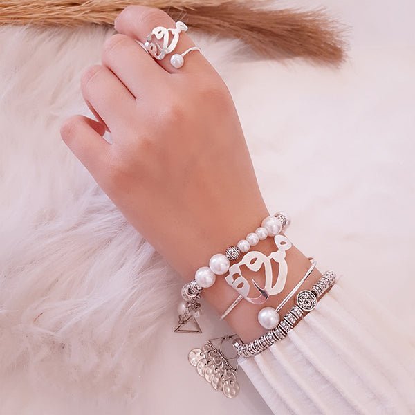 طقم اسم مخصص مع أساور مطلية باللؤلؤ والفضة - مطلي بالفضة