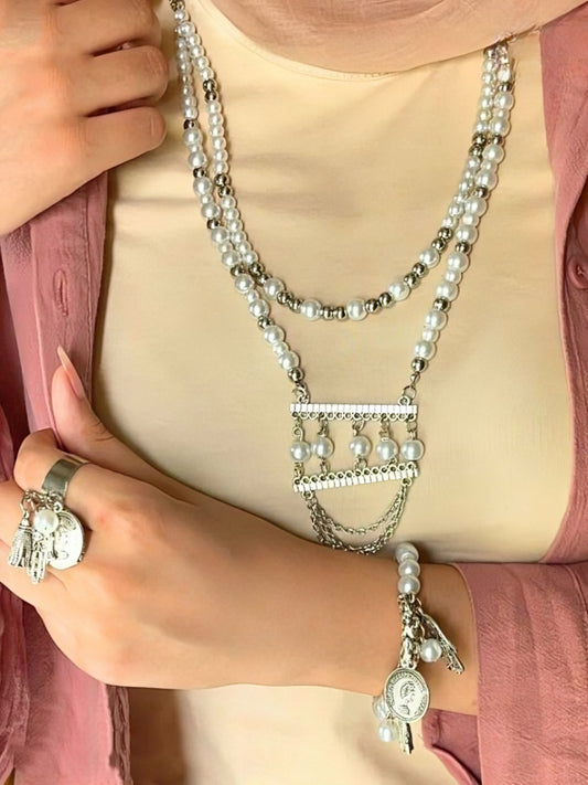 طقم مصاصة مايوركا بيضاء مع قلادة