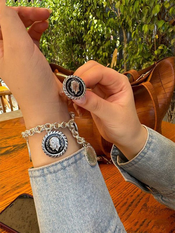 مجموعة عملات معدنية مطلية بالفضة