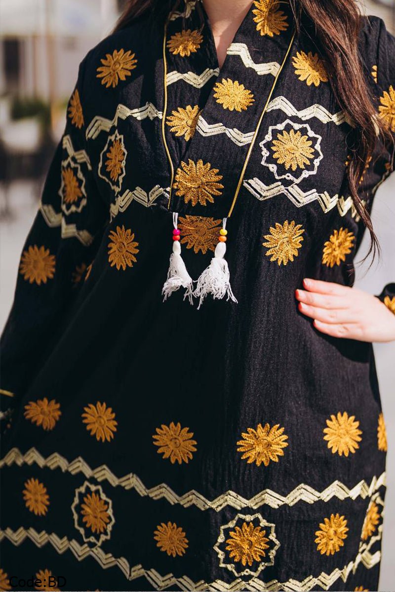 Raneem Jalabiya - Linen