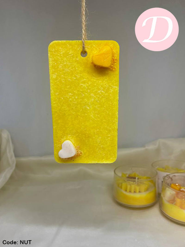 شمعة معطرة للملابس برائحة القلب الأصفر