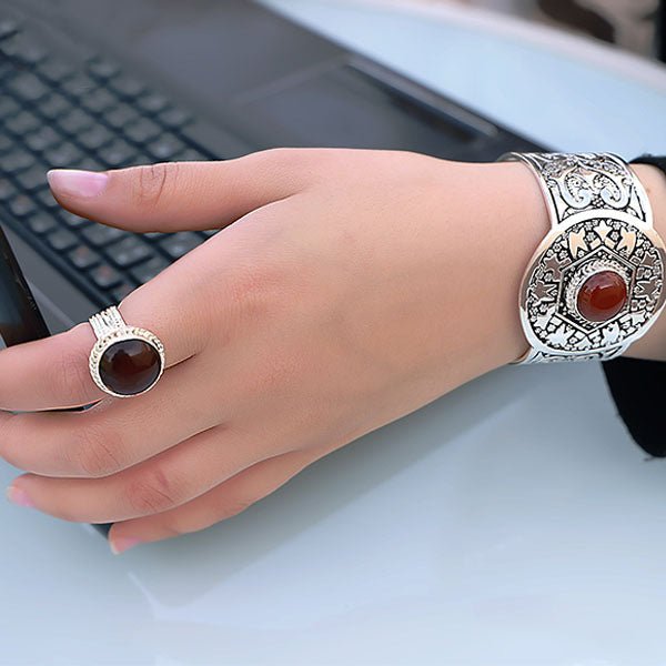 طقم عربي مطلي بالفضة – حجر بني