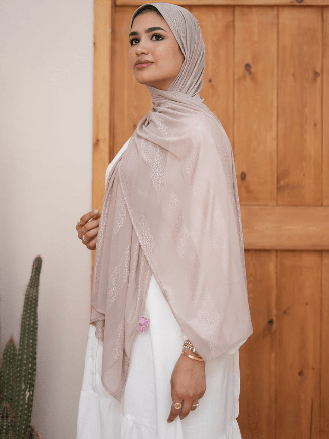 وشاح لارا - تول فرنسي وساتان