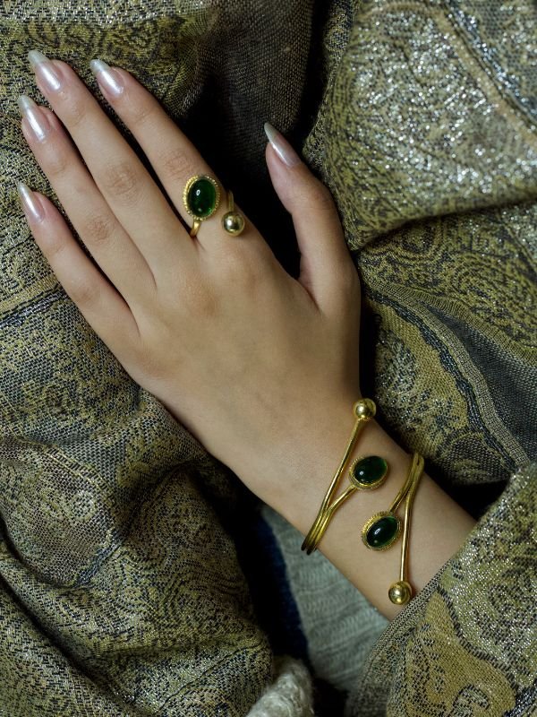 Hannah Delicate Set - Matte Stone