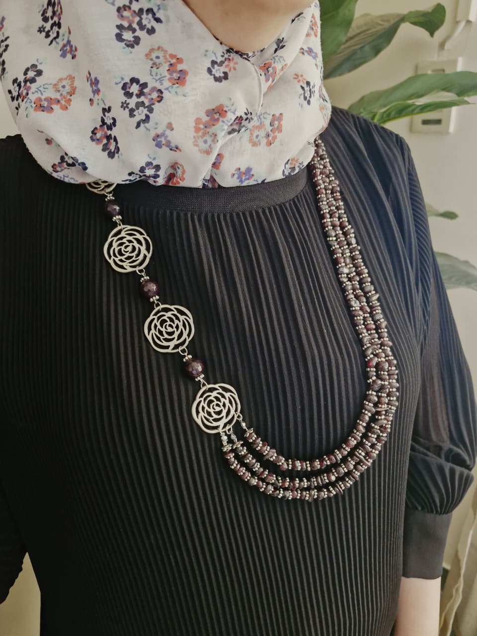 Flowery Necklace - Broken stone