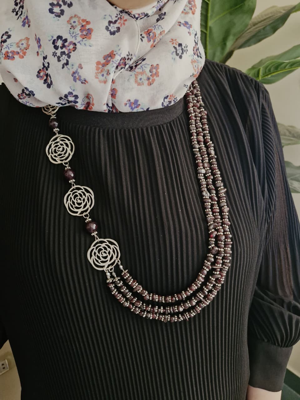 Flowery Necklace - Broken stone