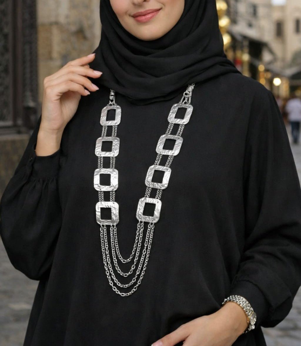 قلادة مودا المصنوعة يدوياً بالعربية