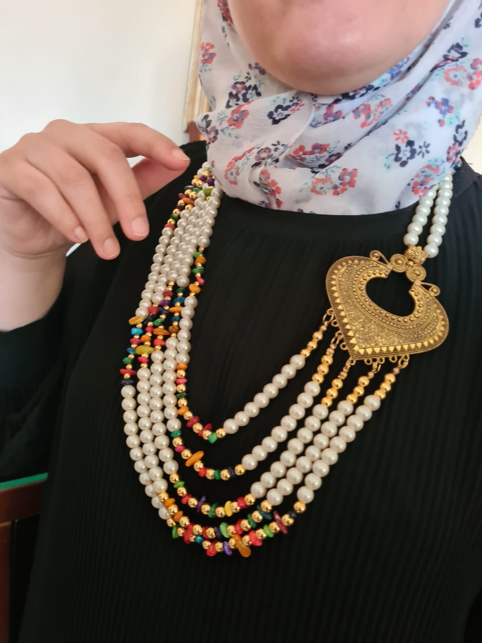 Noura Necklace - Pearl Stones