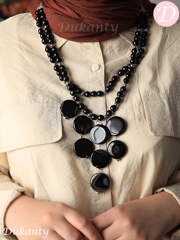 Luxurious Black Necklace - Agate Slices