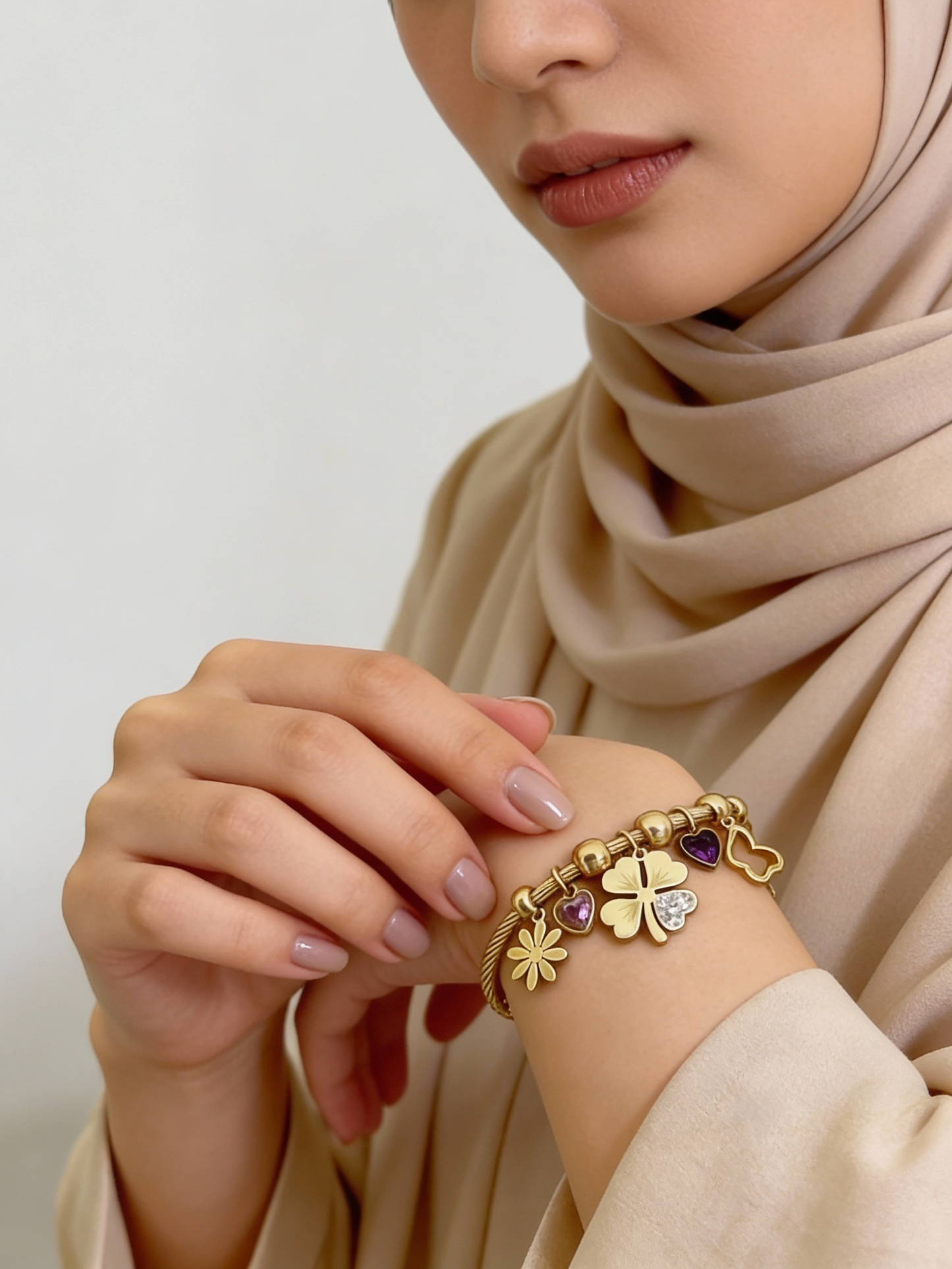 Delicate Flower Bracelet - Stainless Gold Plated