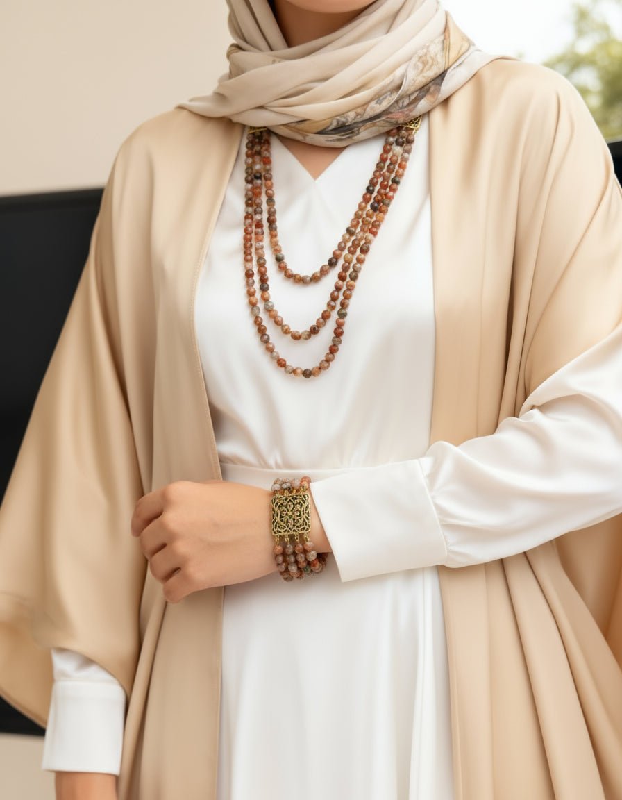 مجموعة من العقيق البني المكسور مع العقيق الأخضر الزيتي