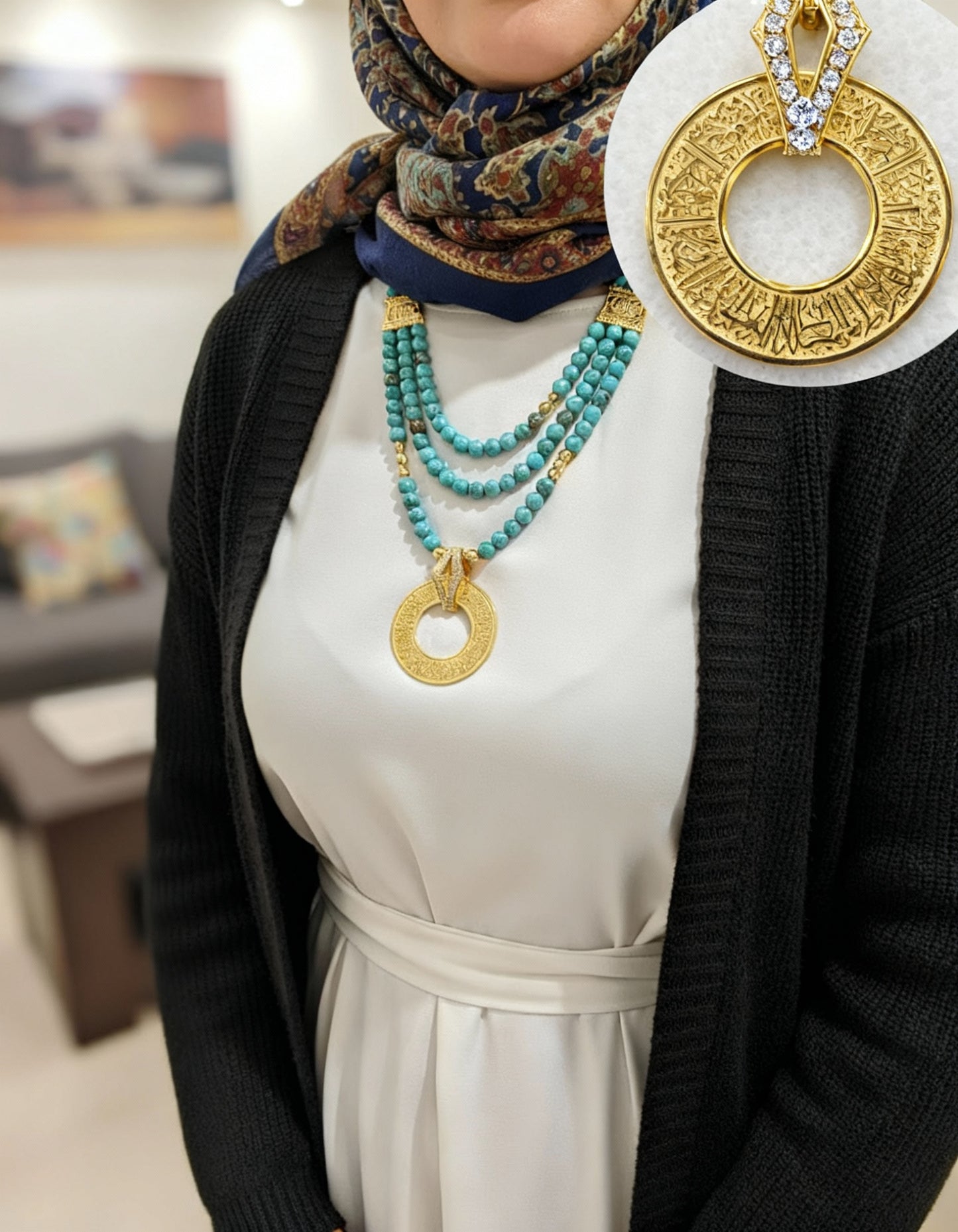 مجموعة من العقيق البني المكسور مع العقيق الأخضر الزيتي