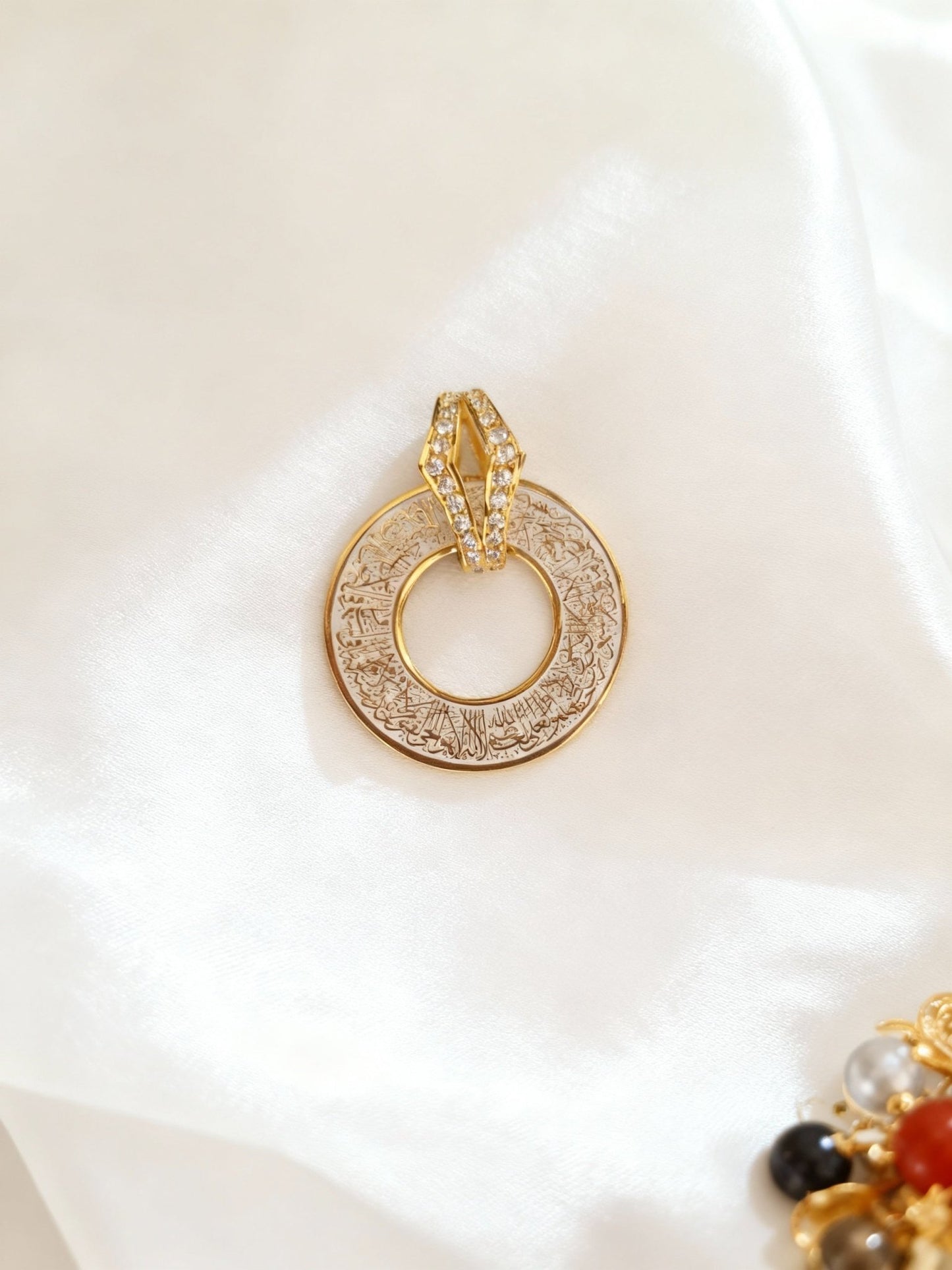 توهج الخط العربي - مطلي بالذهب