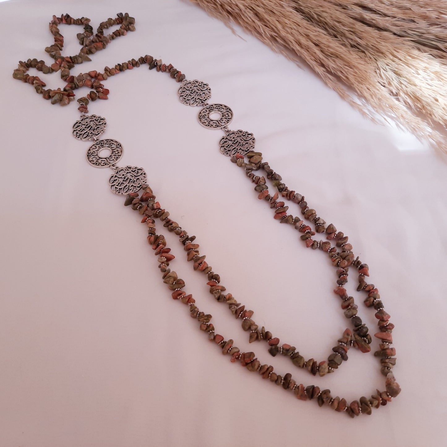 قلادة ليندا - حجر صدفي بني