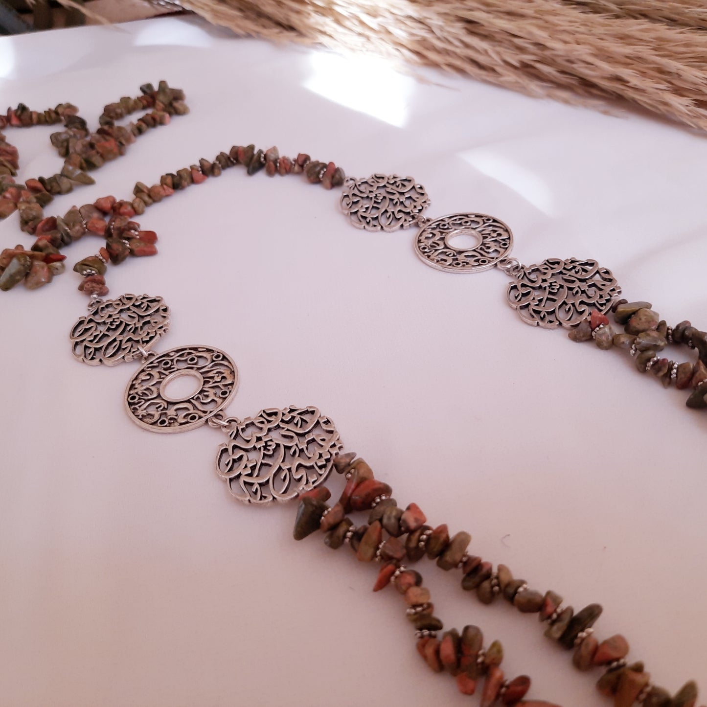 قلادة ليندا - حجر صدفي بني