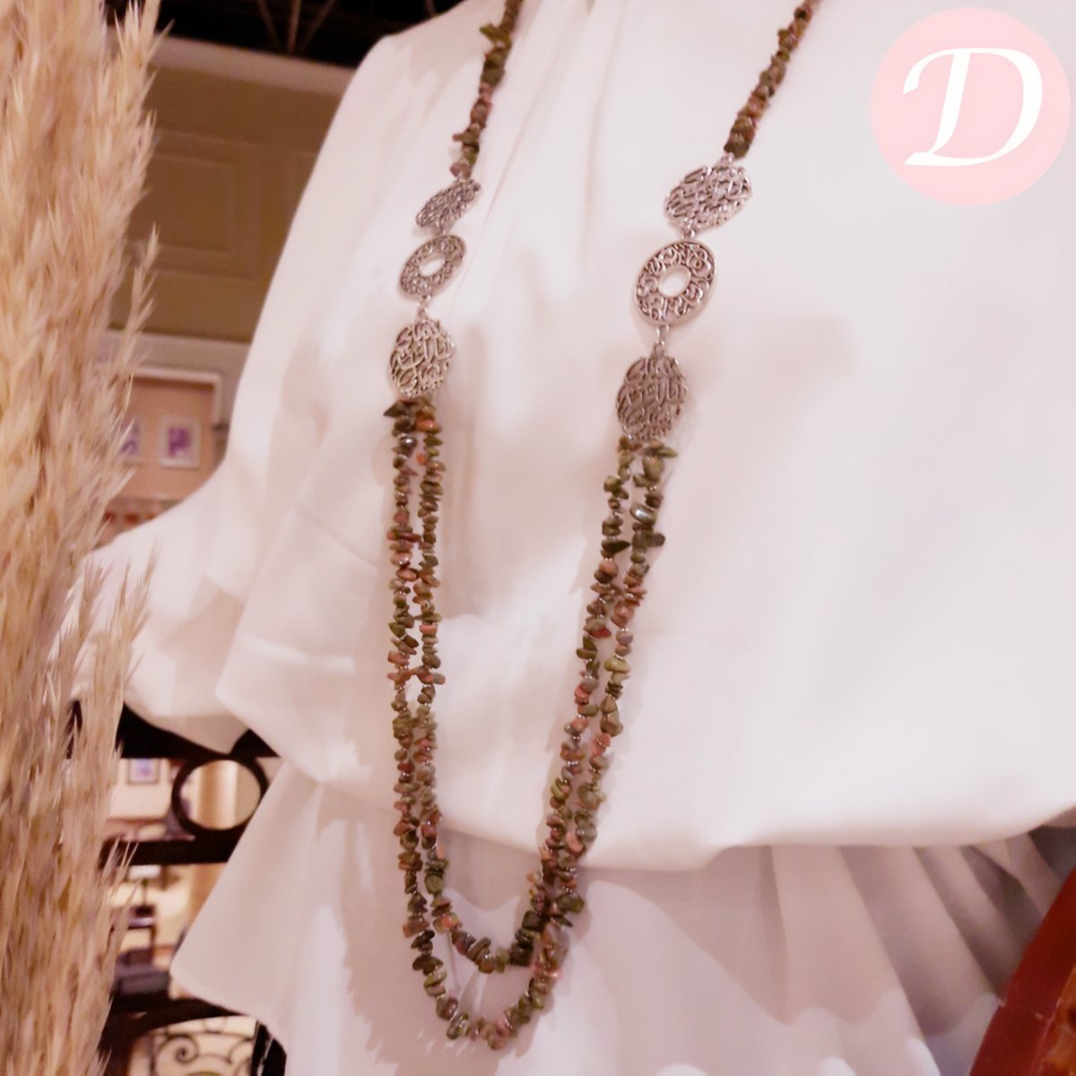 قلادة ليندا - حجر صدفي بني