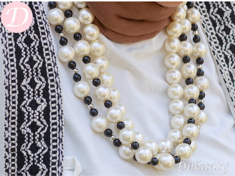 Laurel Necklaces - Pearl with Onyx