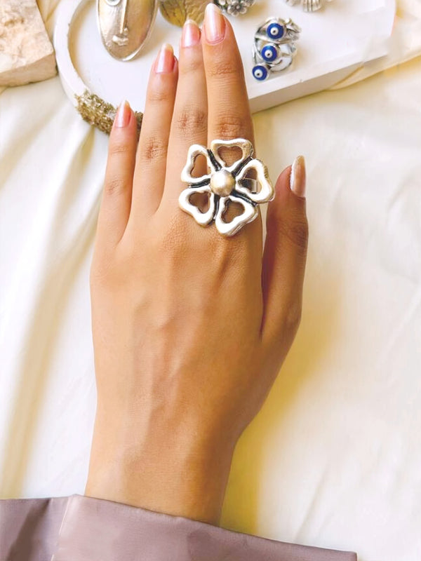 Tara Unique Ring