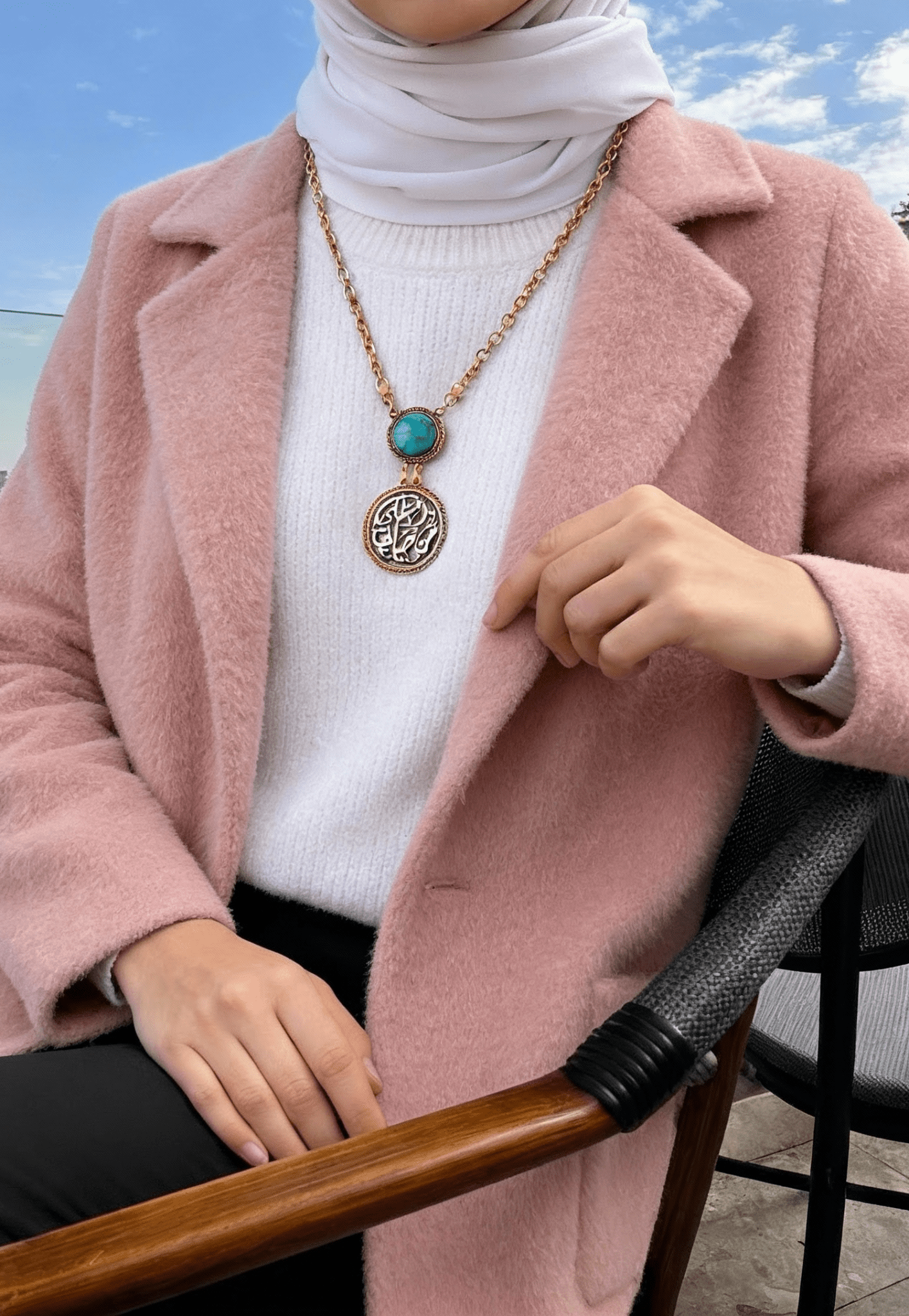 قلادة "أغلا من حياة" - مطلية بالذهب والفضة