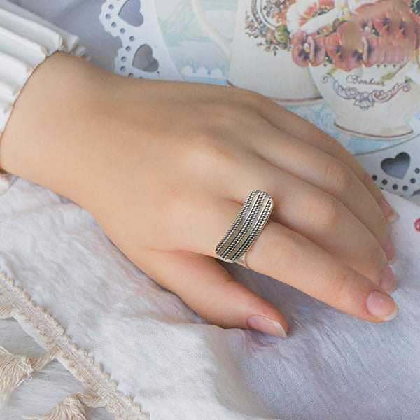 Sandra Simple Ring