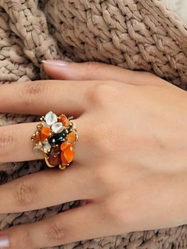 مجموعة من العقيق البني المكسور مع العقيق الأخضر الزيتي