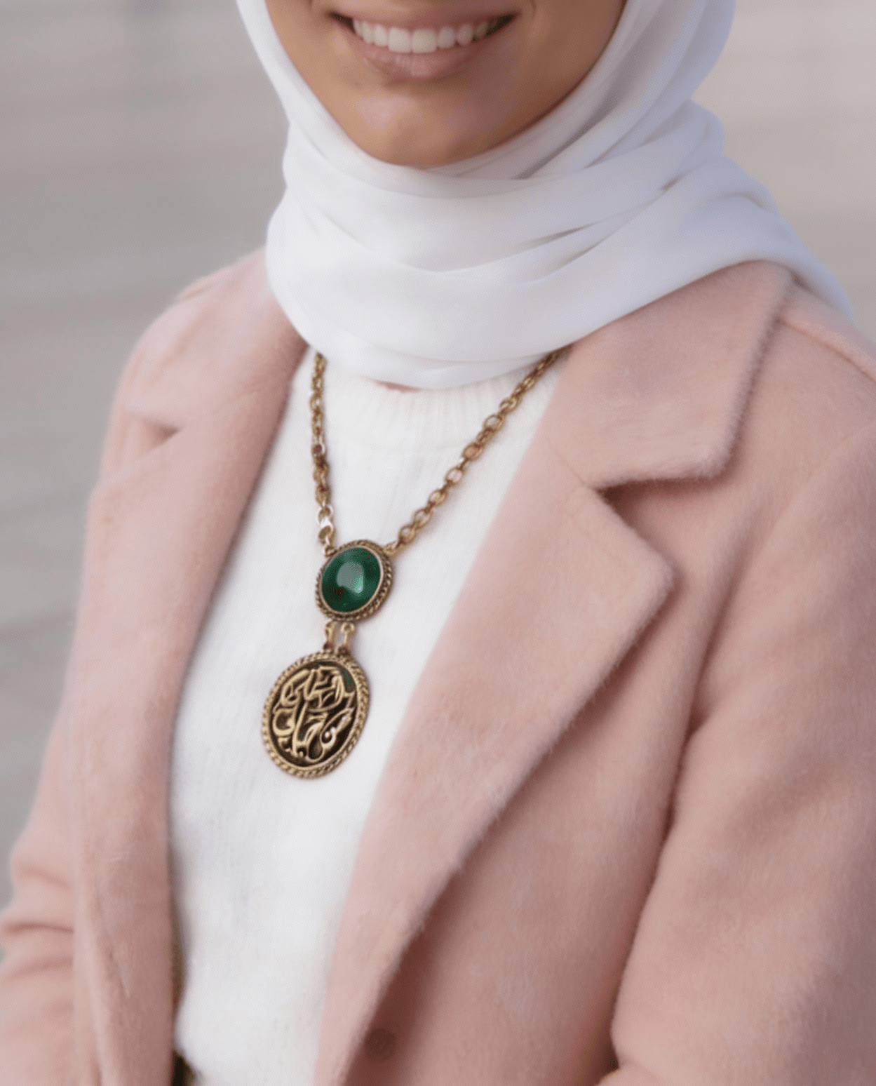 قلادة "أغلا من حياة" - نحاس خالص