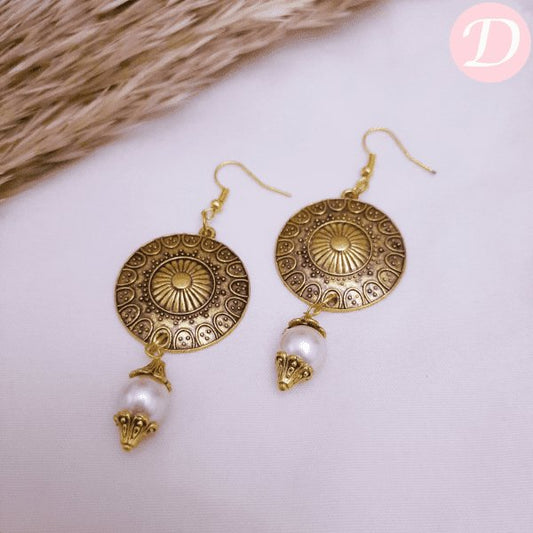 Sultana Pearl Earrings - Gold matal