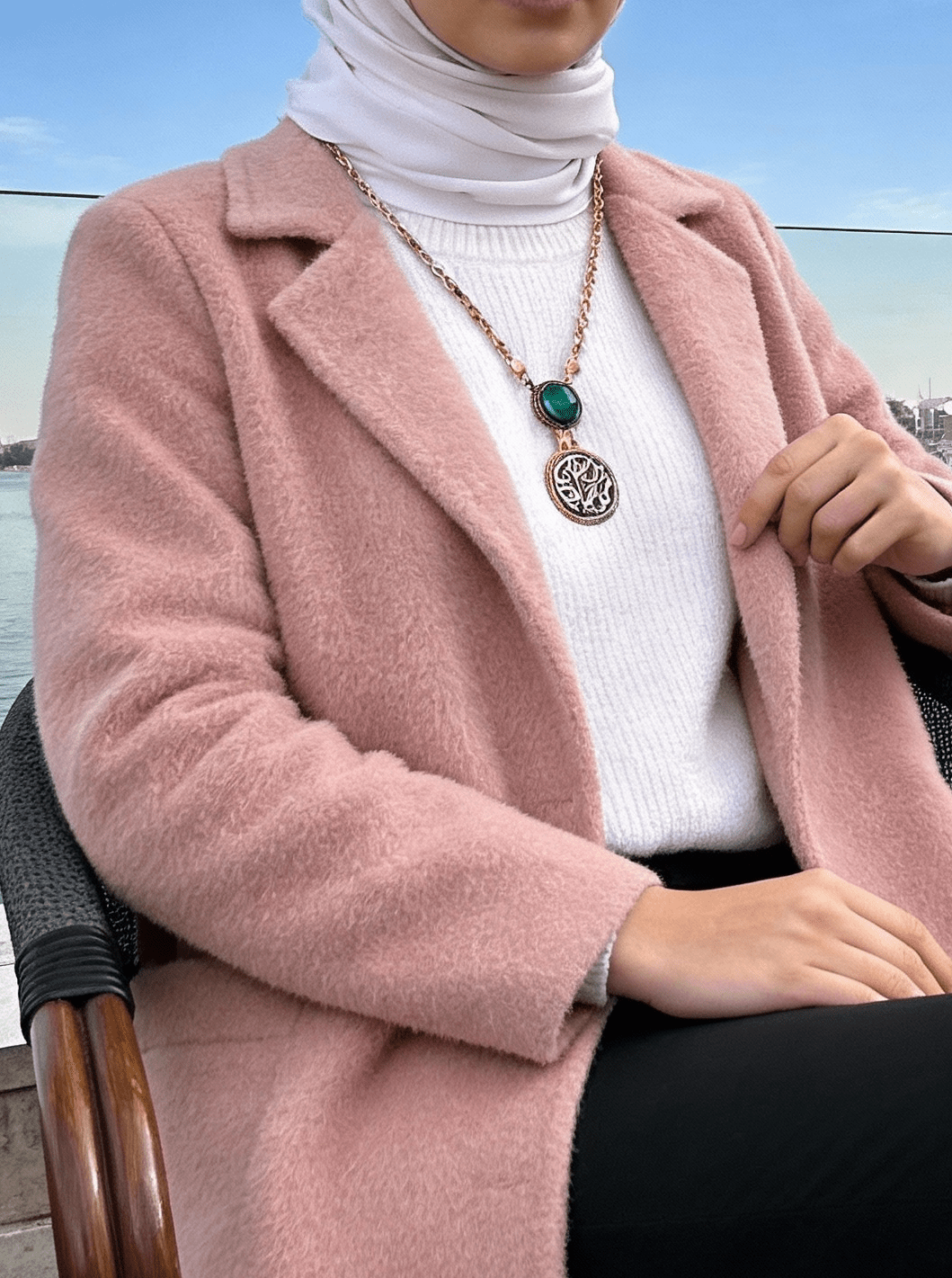 قلادة "أغلا من حياة" - مطلية بالذهب والفضة