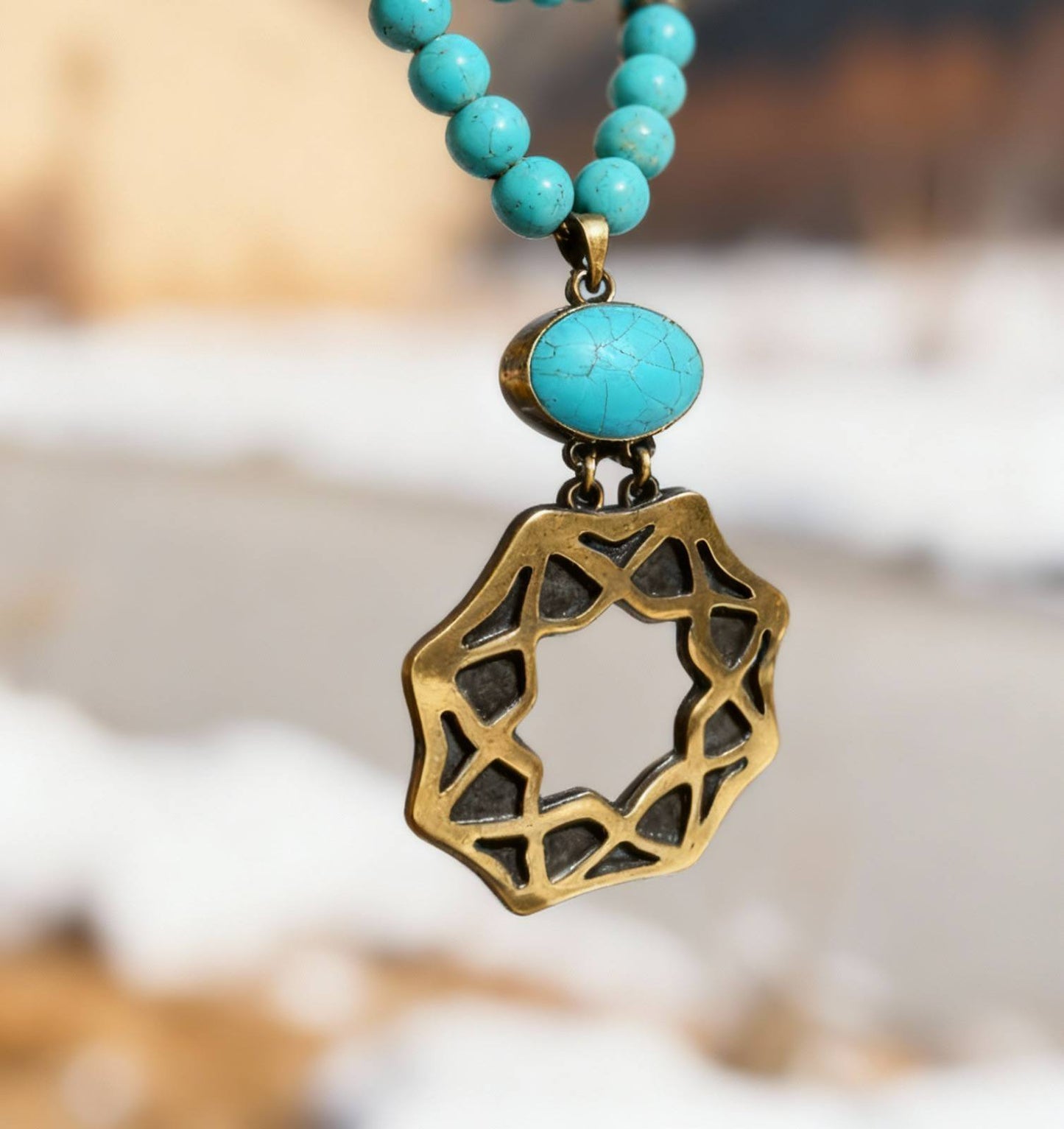 مجموعة من العقيق البني المكسور مع العقيق الأخضر الزيتي