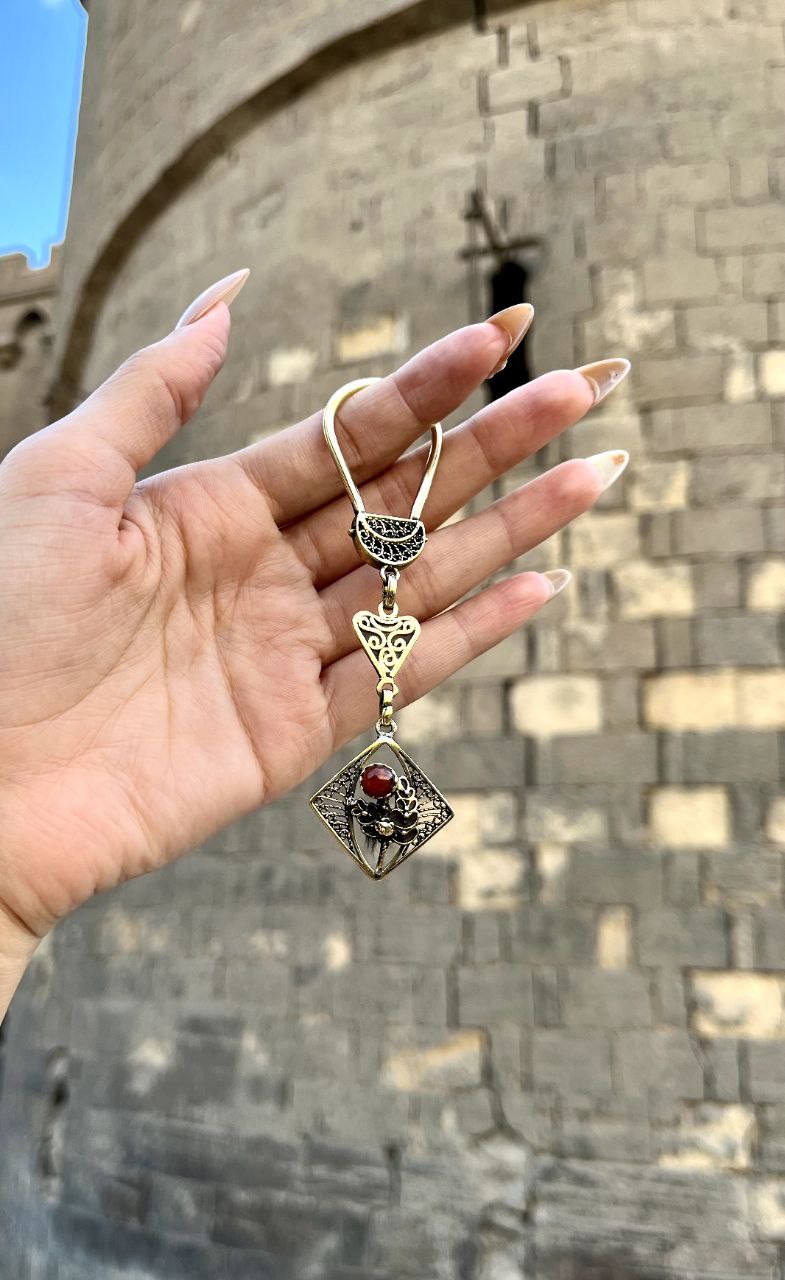 سلسلة مفاتيح مادلين - مطلية بالفضة