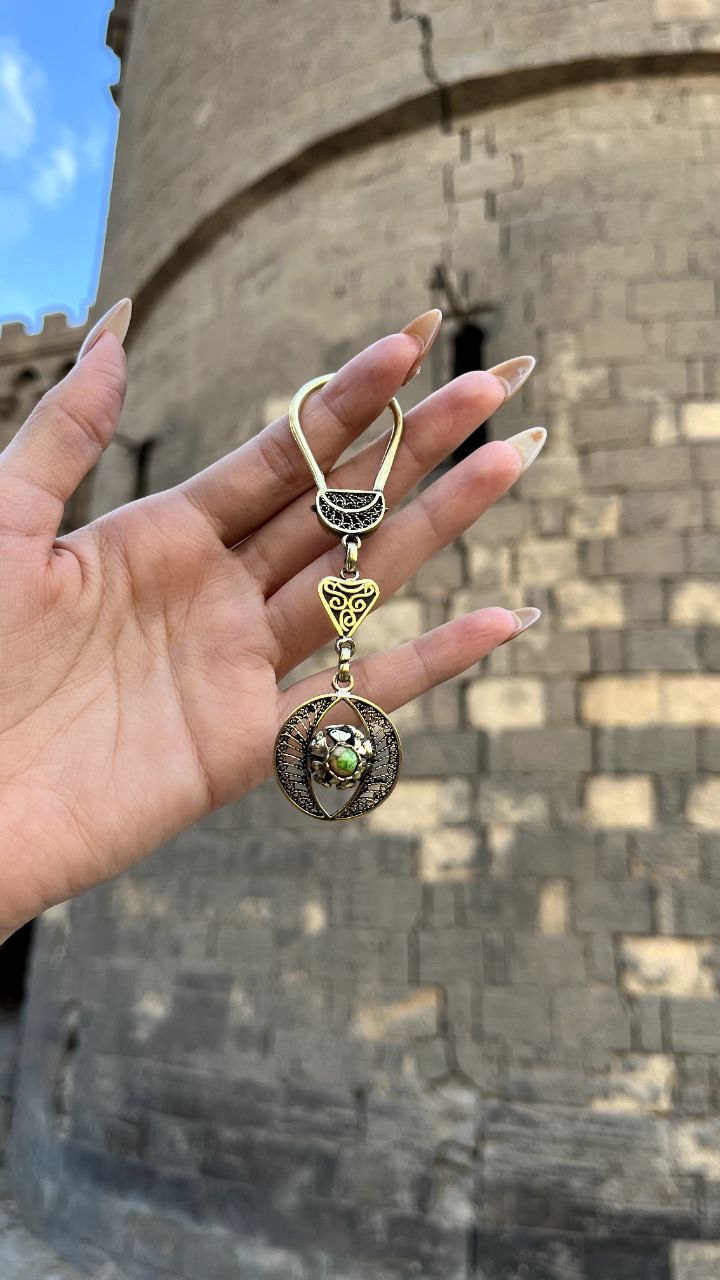 سلسلة مفاتيح مادلين - مطلية بالفضة