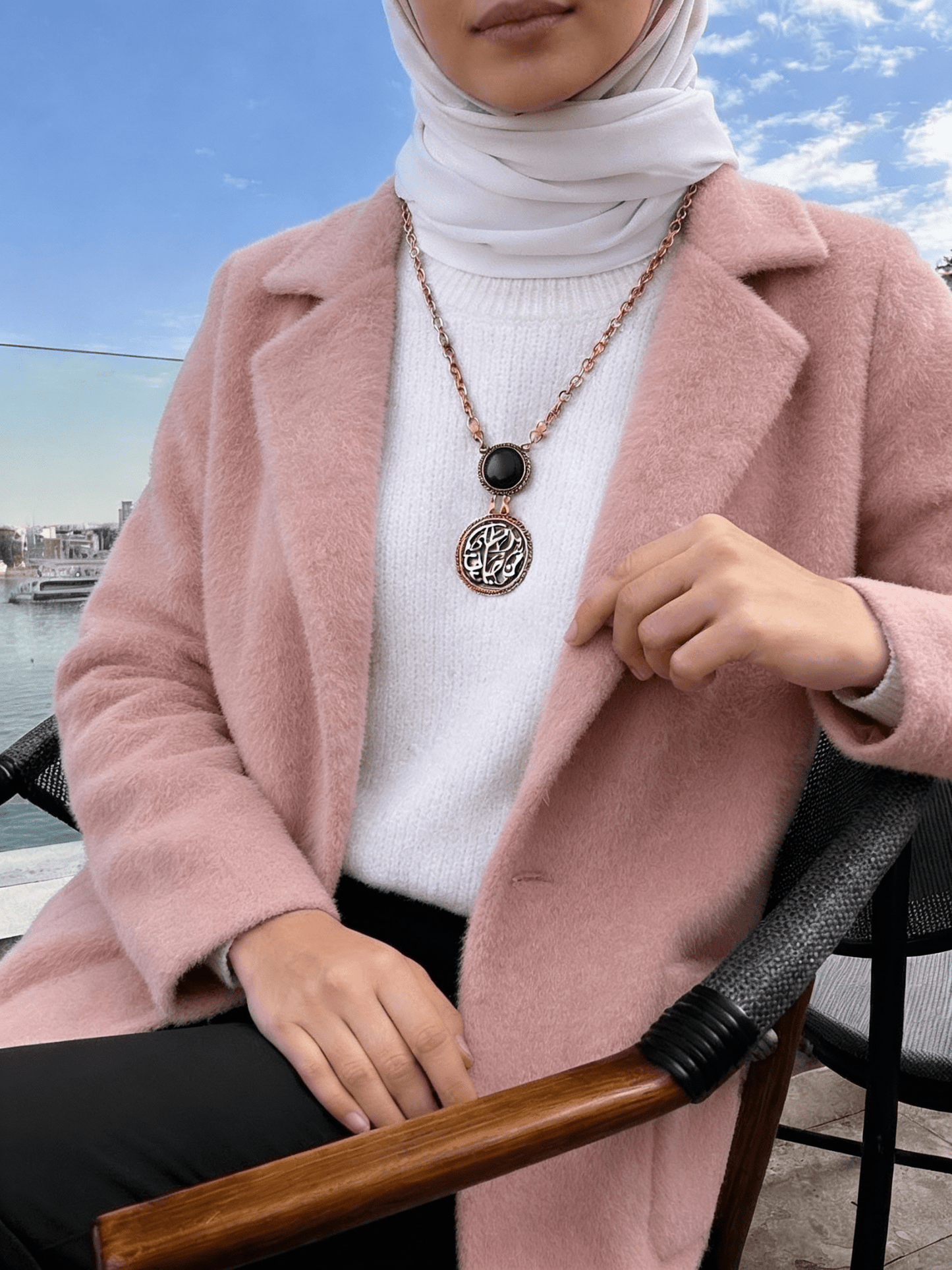 قلادة "أغلا من حياة" - مطلية بالذهب والفضة