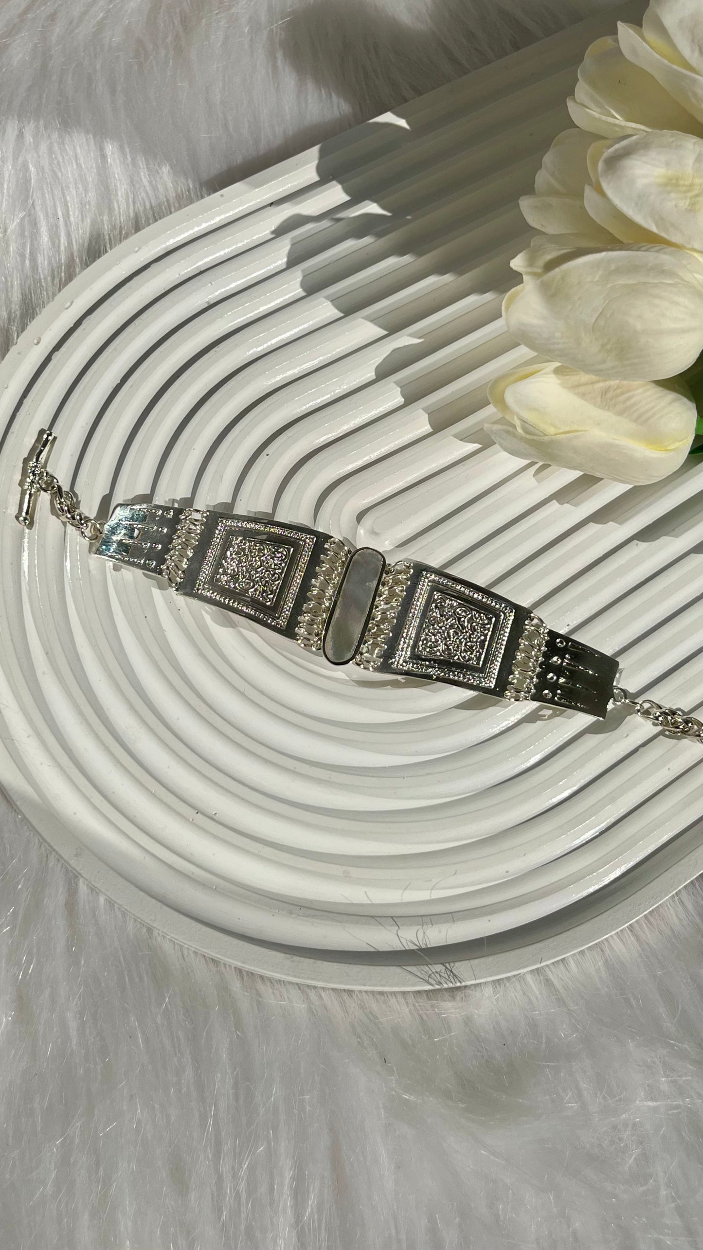 طقم عربي جديد - مطلي بالفضة ومطلي بالذهب