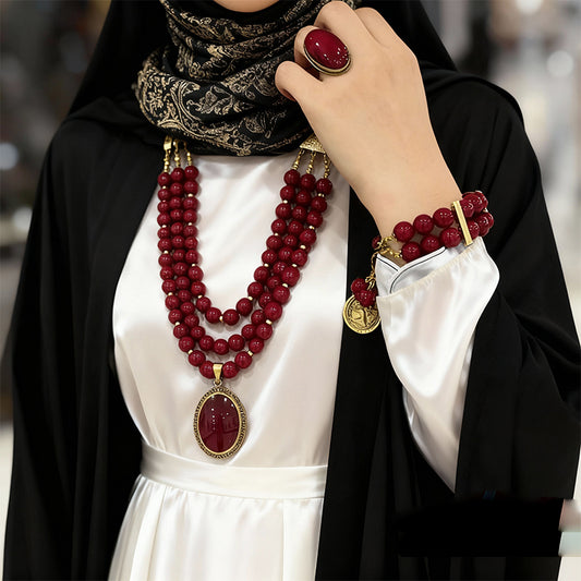 مجموعة من العقيق البني المكسور مع العقيق الأخضر الزيتي