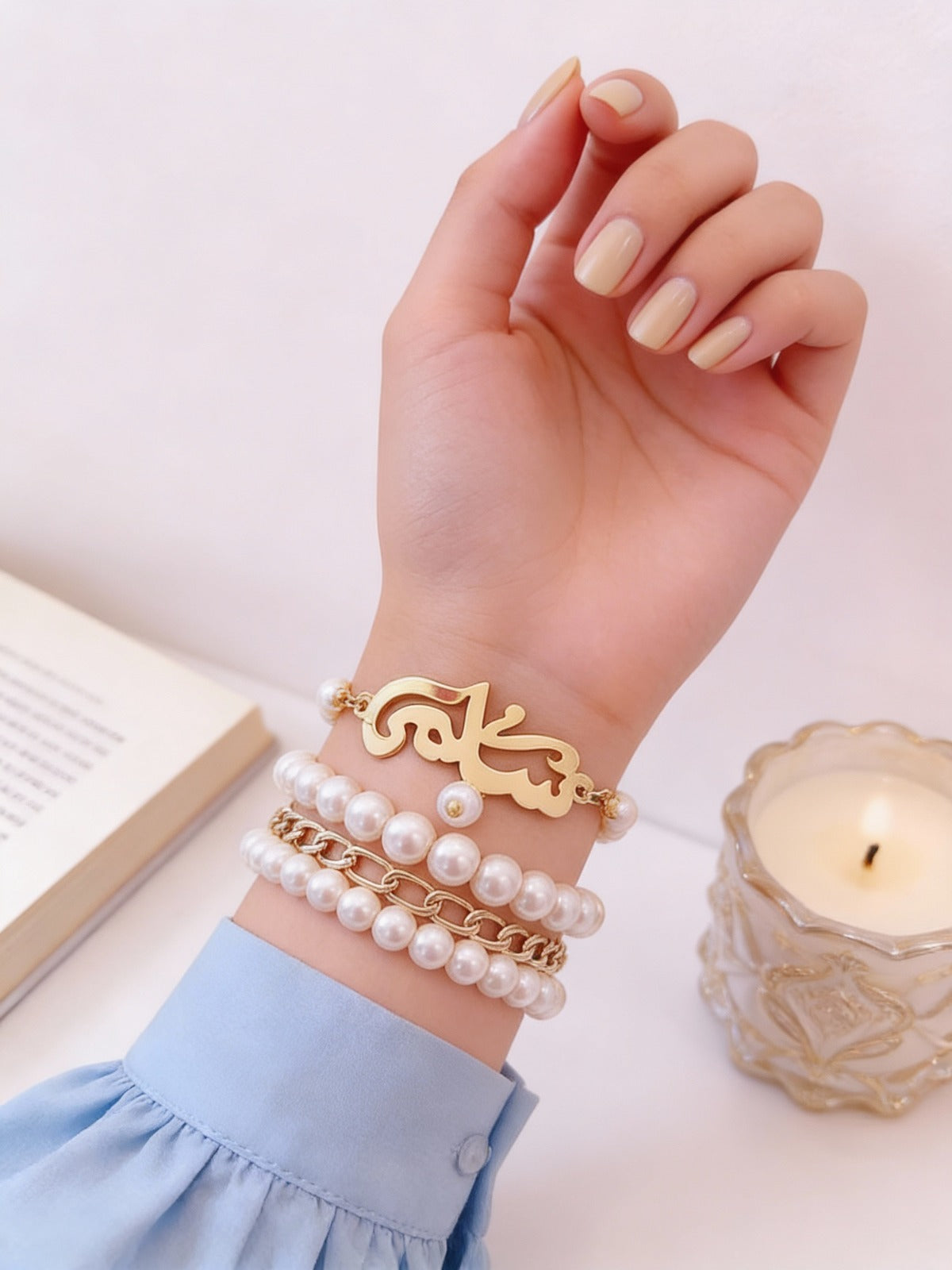 اسم مخصص مع مجموعة لؤلؤ عصرية - مطلي بالذهب