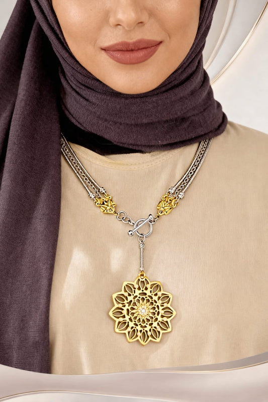 قلادة مودا المصنوعة يدوياً بالعربية