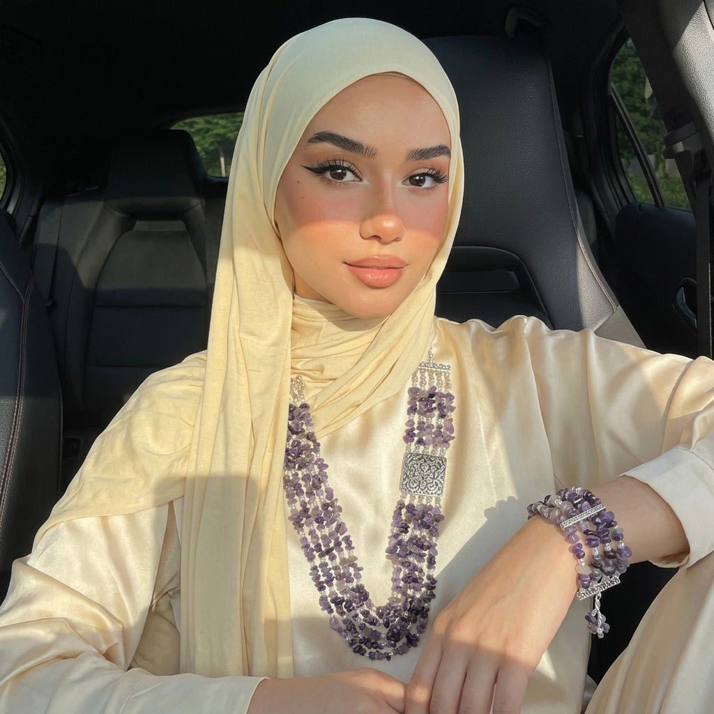 مجموعة من العقيق البني المكسور مع العقيق الأخضر الزيتي