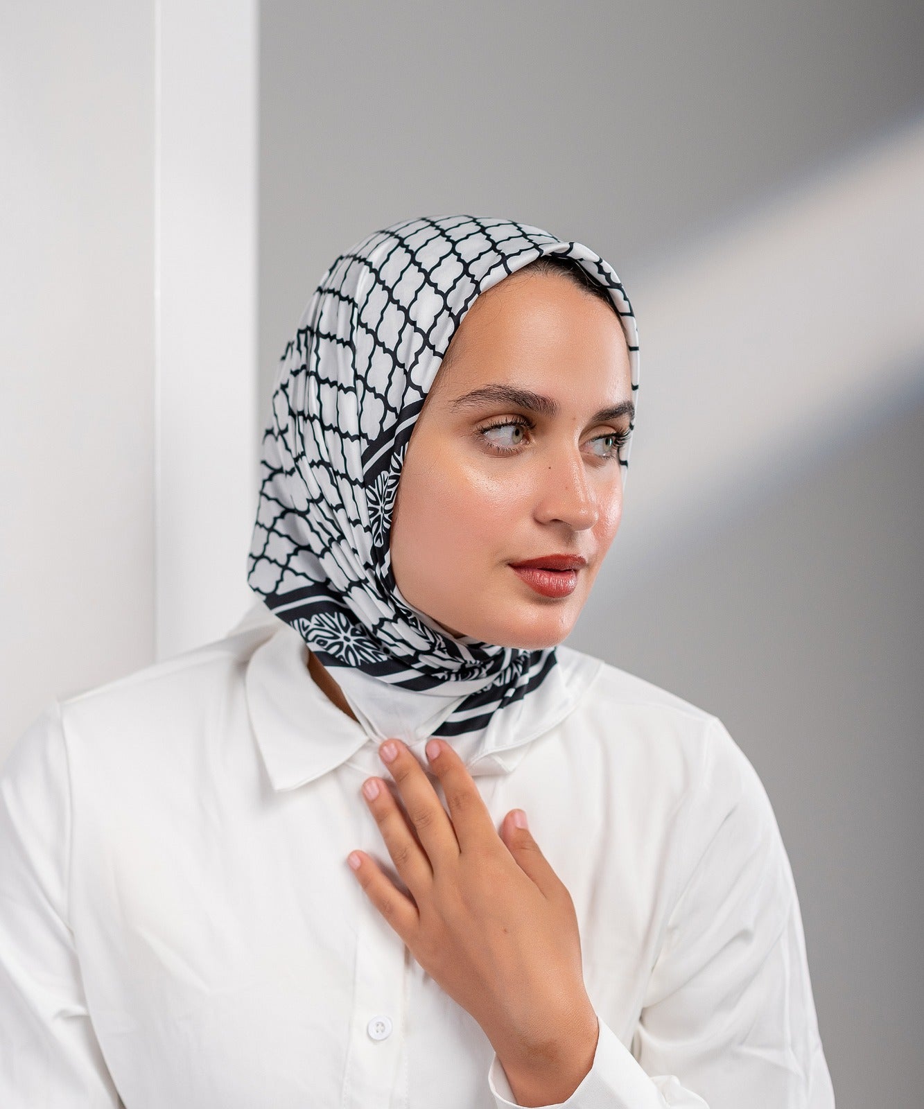 Dilin Scarf - Satin