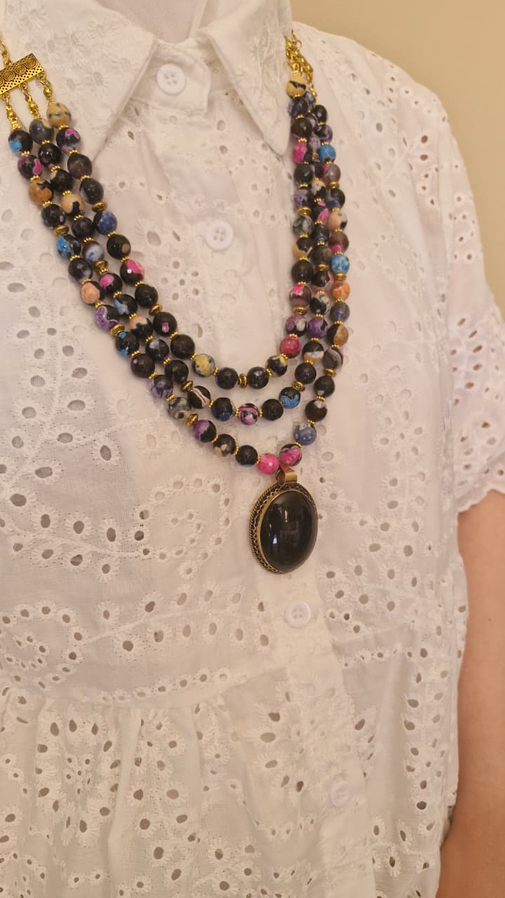 مجموعة نيفين السوداء