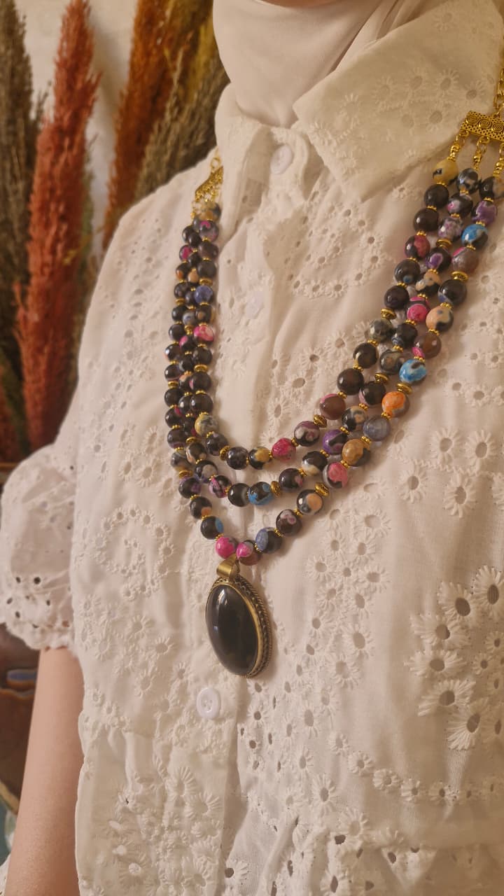 مجموعة نيفين السوداء