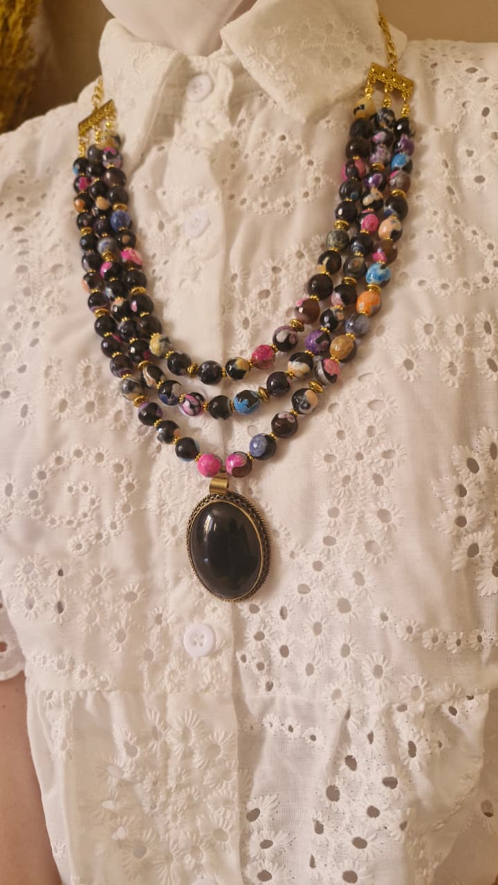 مجموعة نيفين السوداء