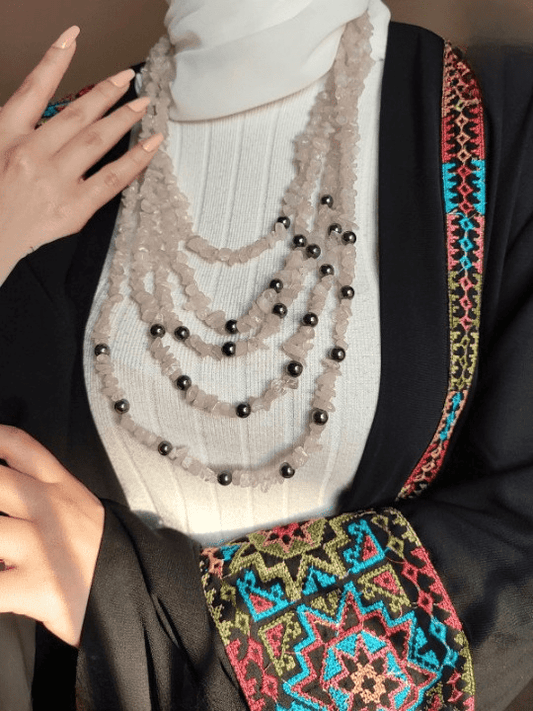 قلادة داليدا - أصداف مكسورة وأحجار الهيماتيت