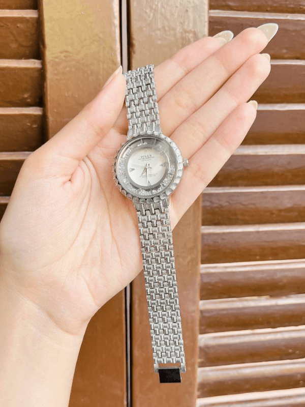 ساعة تارا الأنيقة