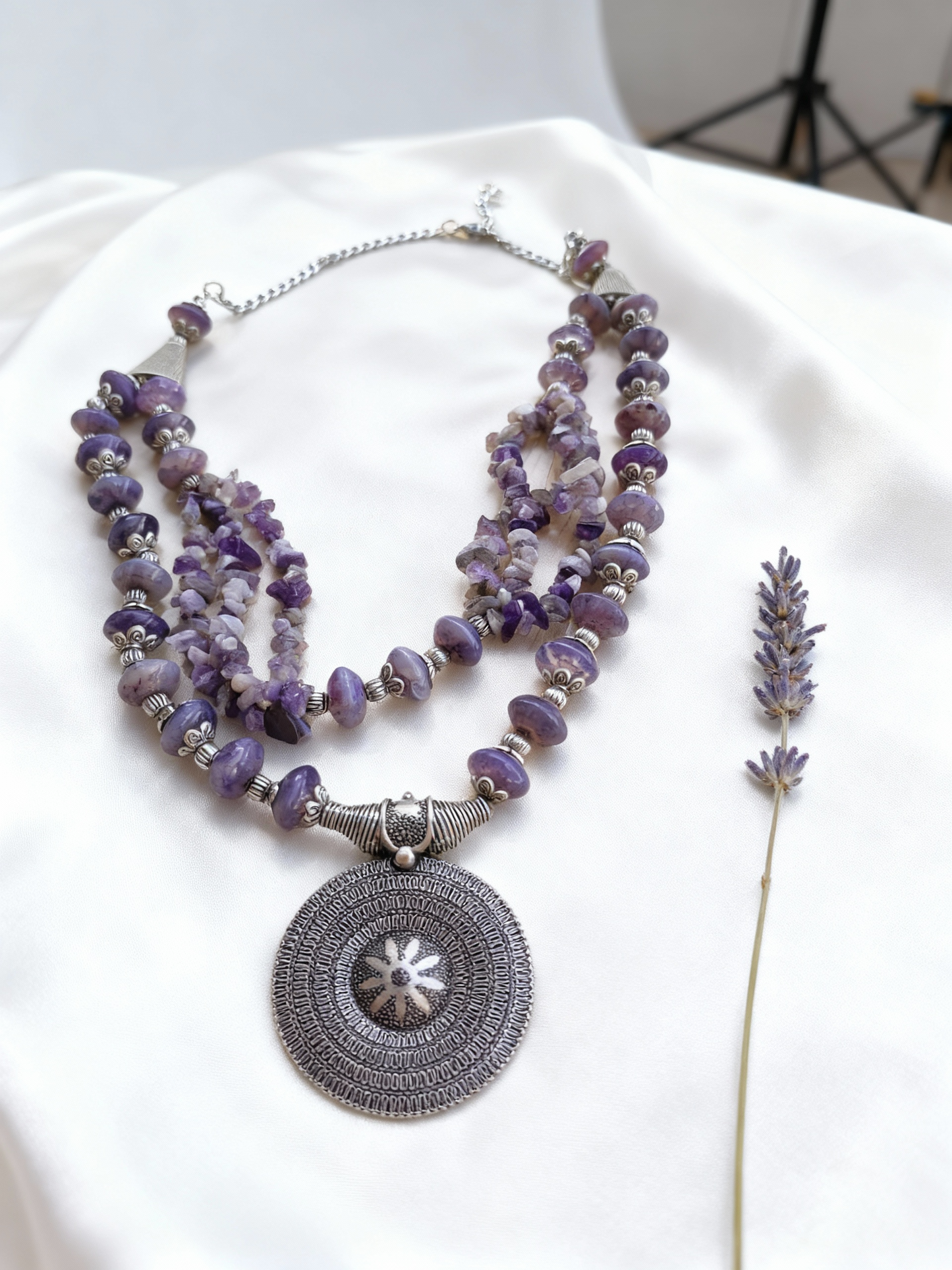 Violet Shinny Necklace