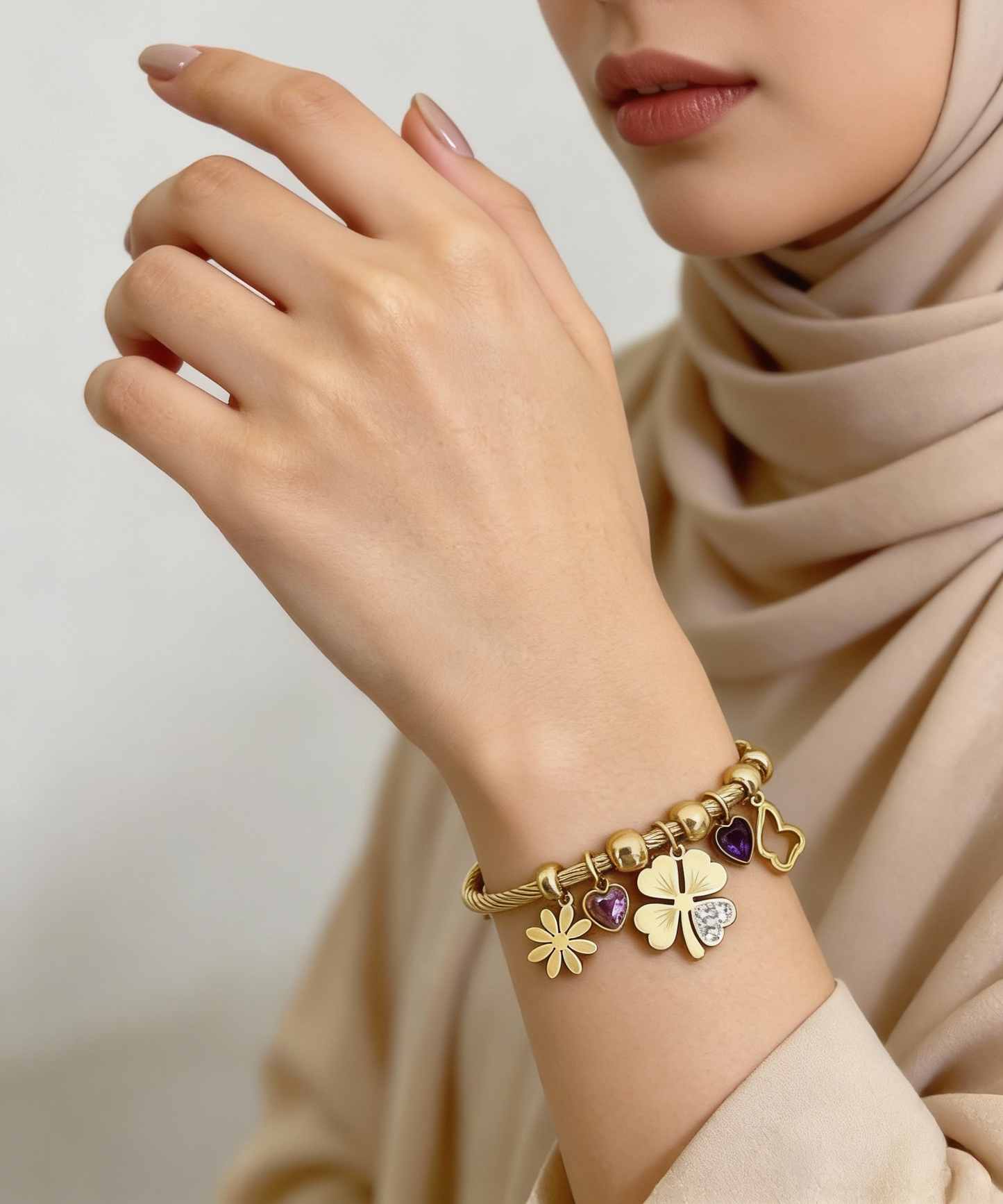 Delicate Flower Bracelet - Stainless Gold Plated